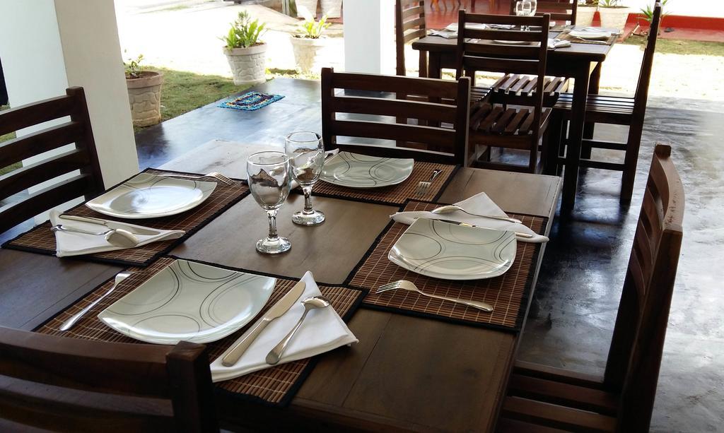 Ocean Voyage Hotel Tangalle Exterior foto
